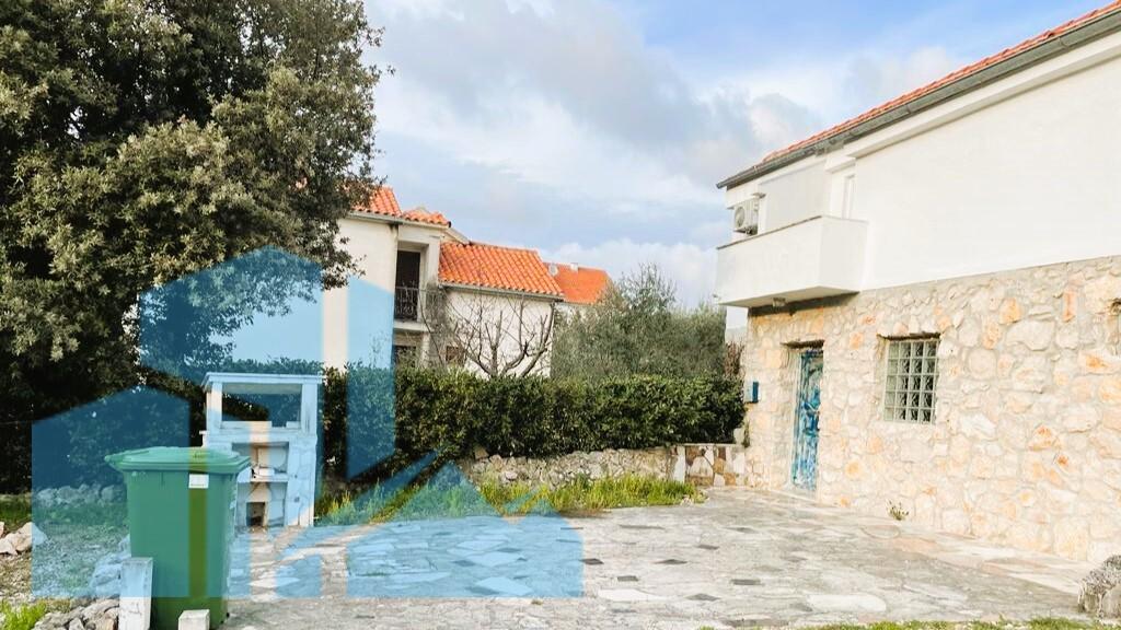 Kuća: Zadar, Zaton - Prodaje se kuća s 3 apartmana u blizini pješčane plaže